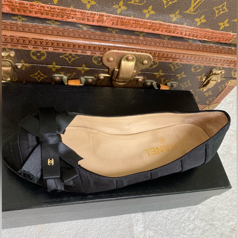 Vintage CHANEL Black Flats